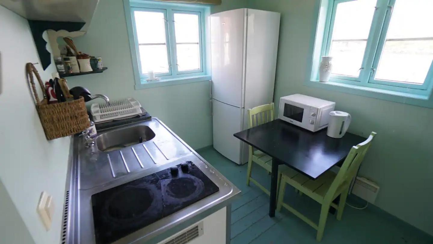 Real Fisherman'S Cabins In Ballstad, Lofoten Exterior photo