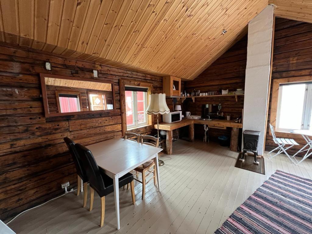 Real Fisherman'S Cabins In Ballstad, Lofoten Exterior photo