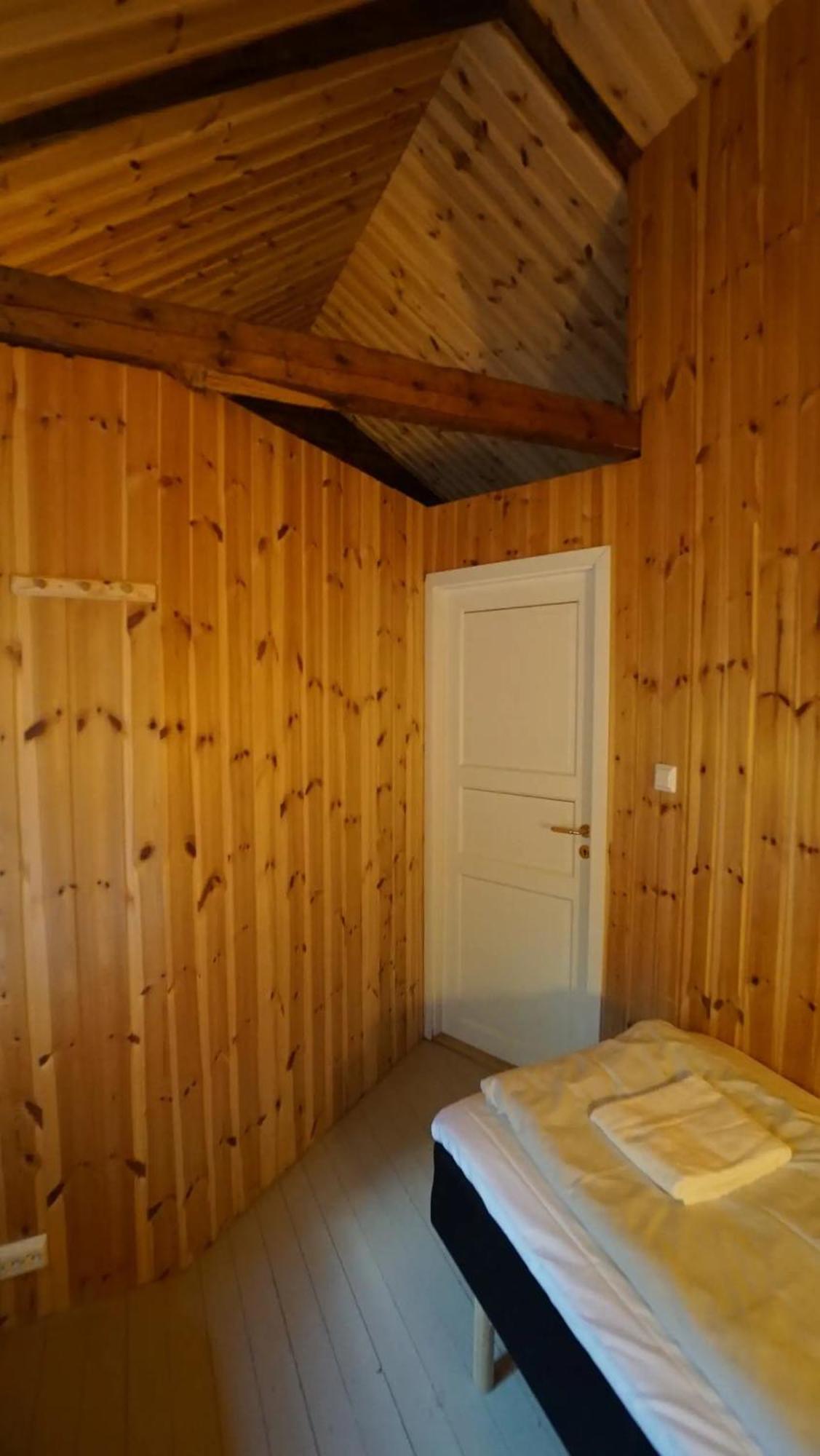 Real Fisherman'S Cabins In Ballstad, Lofoten Room photo